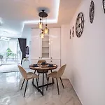 Boutique 1 Bedroom With Private Parking And Port View Warna