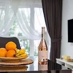 Boutique 1 Bedroom With Private Parking And Port View *