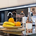 Boutique 1 Bedroom With Private Parking And Port View Apartament *