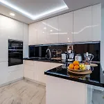 Boutique 1 Bedroom With Private Parking And Port View * Warna