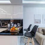 Apartament Boutique 1 Bedroom With Private Parking And Port View