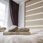 Boutique 1 Bedroom With Private Parking And Port View Warna