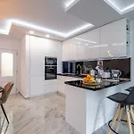 Boutique 1 Bedroom With Private Parking And Port View * Warna