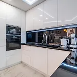 Boutique 1 Bedroom With Private Parking And Port View Apartament *