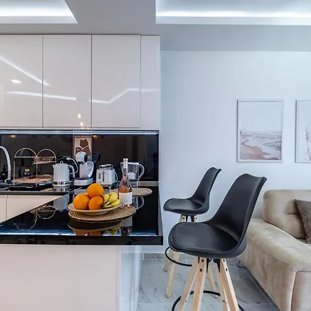 Daire Boutique 1 Bedroom With Private Parking And Port View