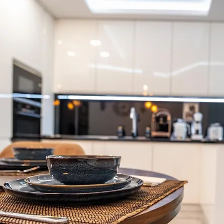 Boutique 1 Bedroom With Private Parking And Port View Daire *
